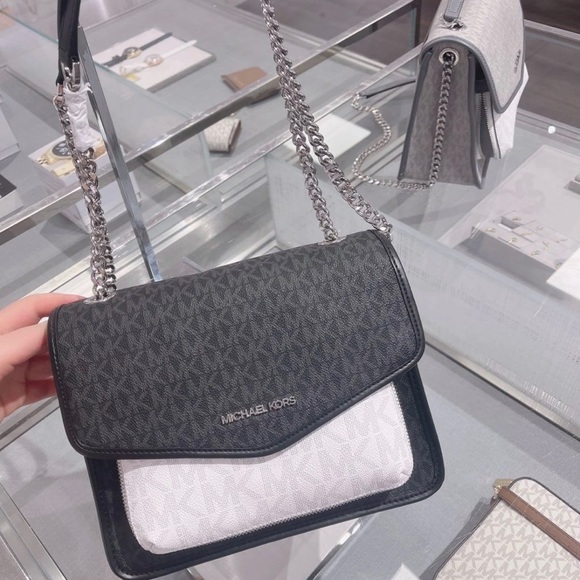 Michael Kors Regina Medium Flap Shoulder Bag - Picture 3 of 6